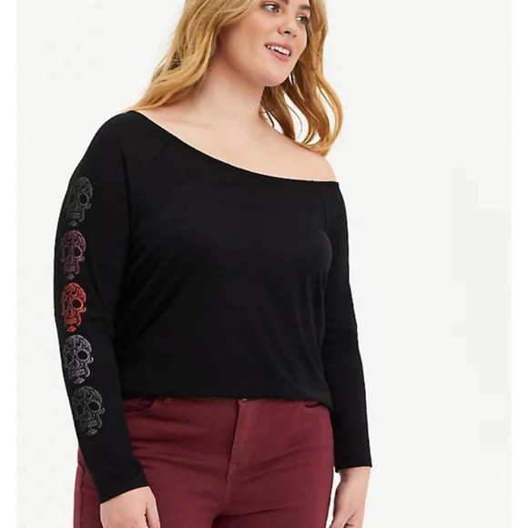 TORRID WOMEN'S OFF SHOULDER TOP-BLACK SKULL TOP SIZE 4X NWT - Picture 1 of 4